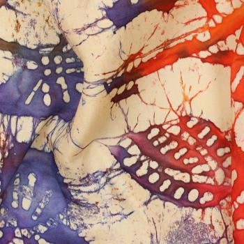 Preview: Viskose Batik einzigartig gefertigt  Blüten in Orange/Lila/Rottönen